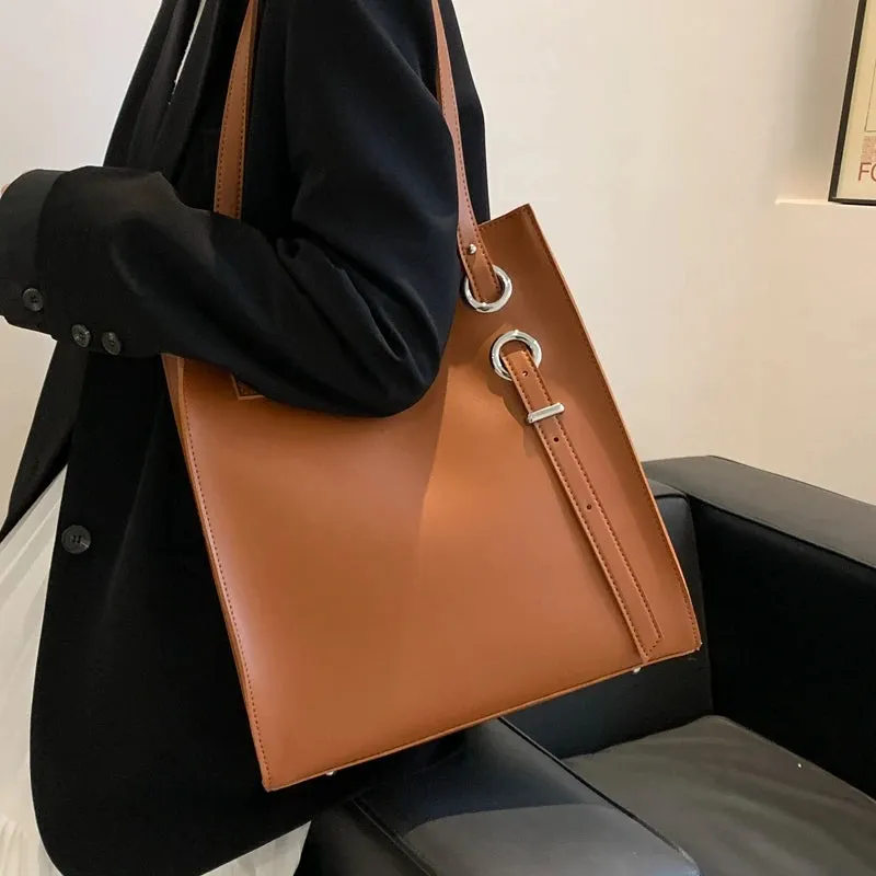 Large minimalistic tote Handbag