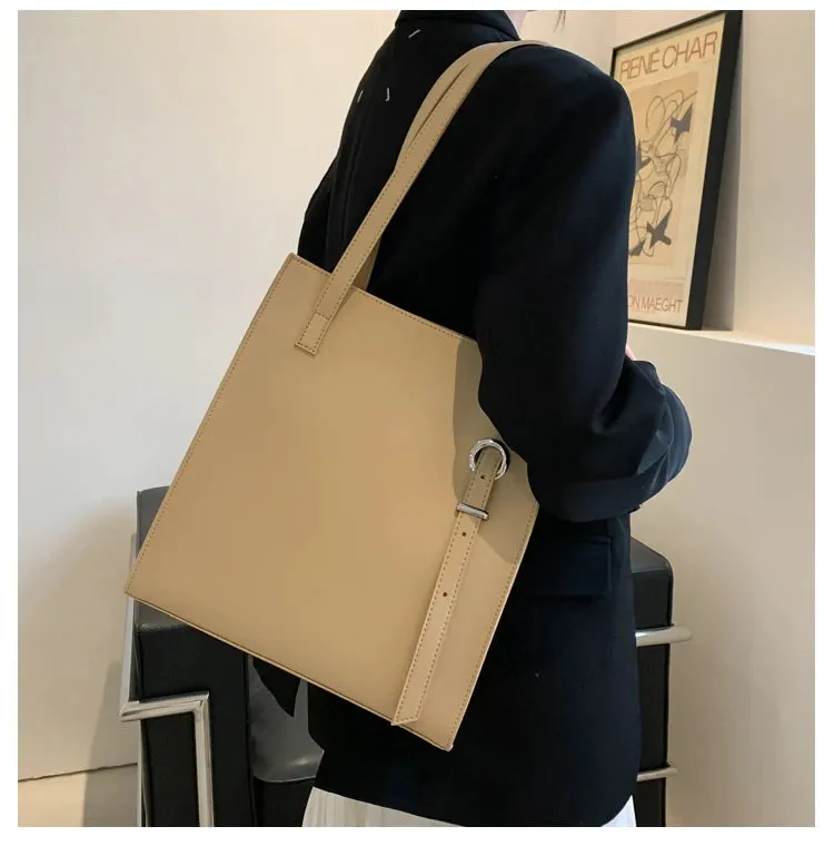 Large minimalistic tote Handbag