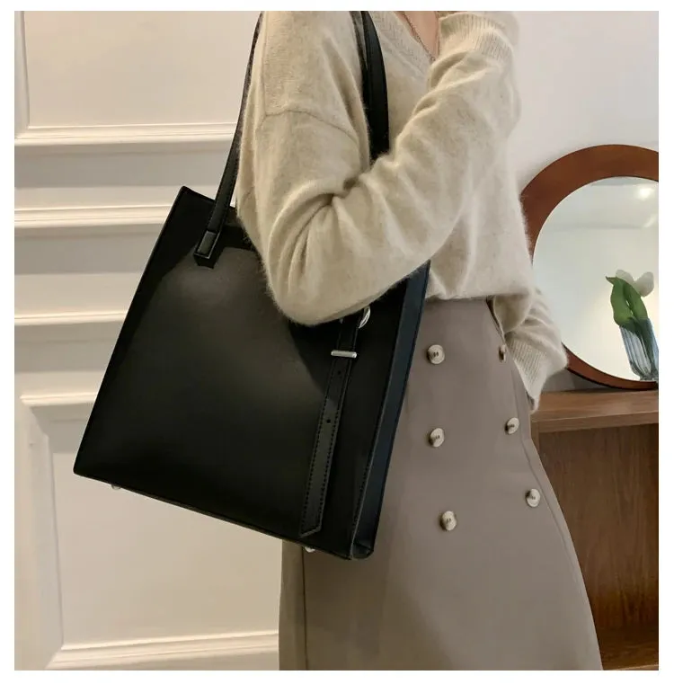 Large minimalistic tote Handbag