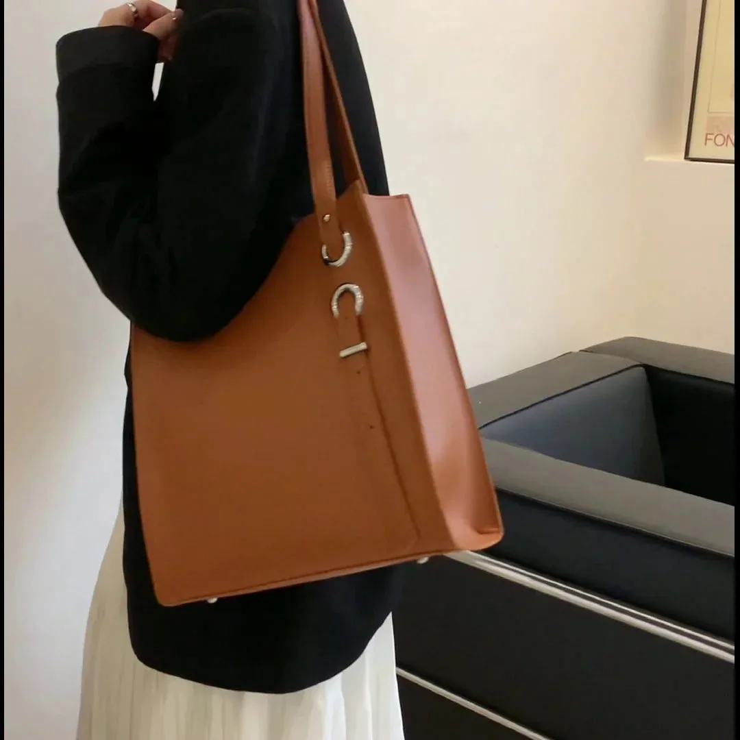 Large minimalistic tote Handbag